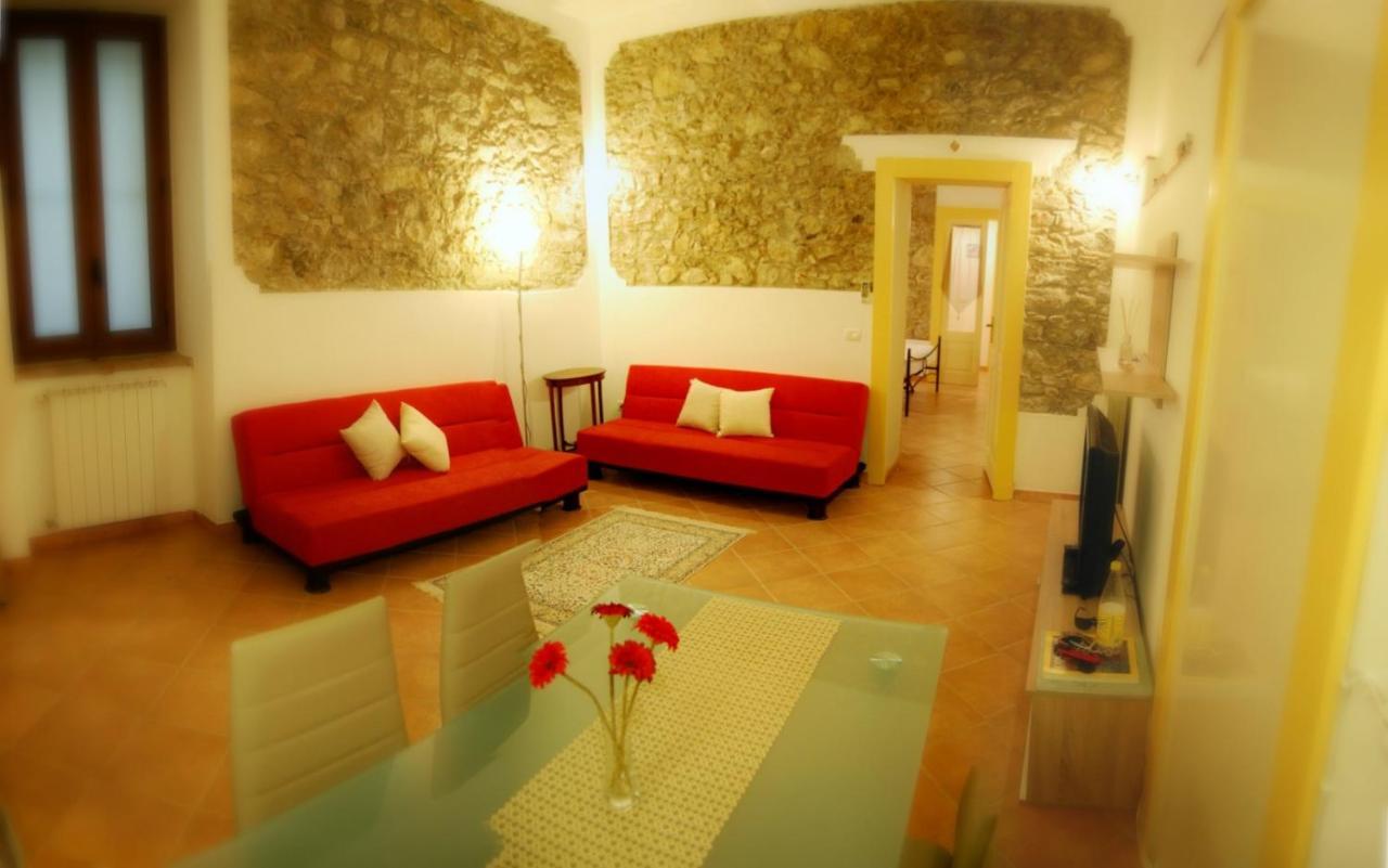 Incantevole E Storico Appartamento In Pieno Centro ตาออร์มินา ภายนอก รูปภาพ
