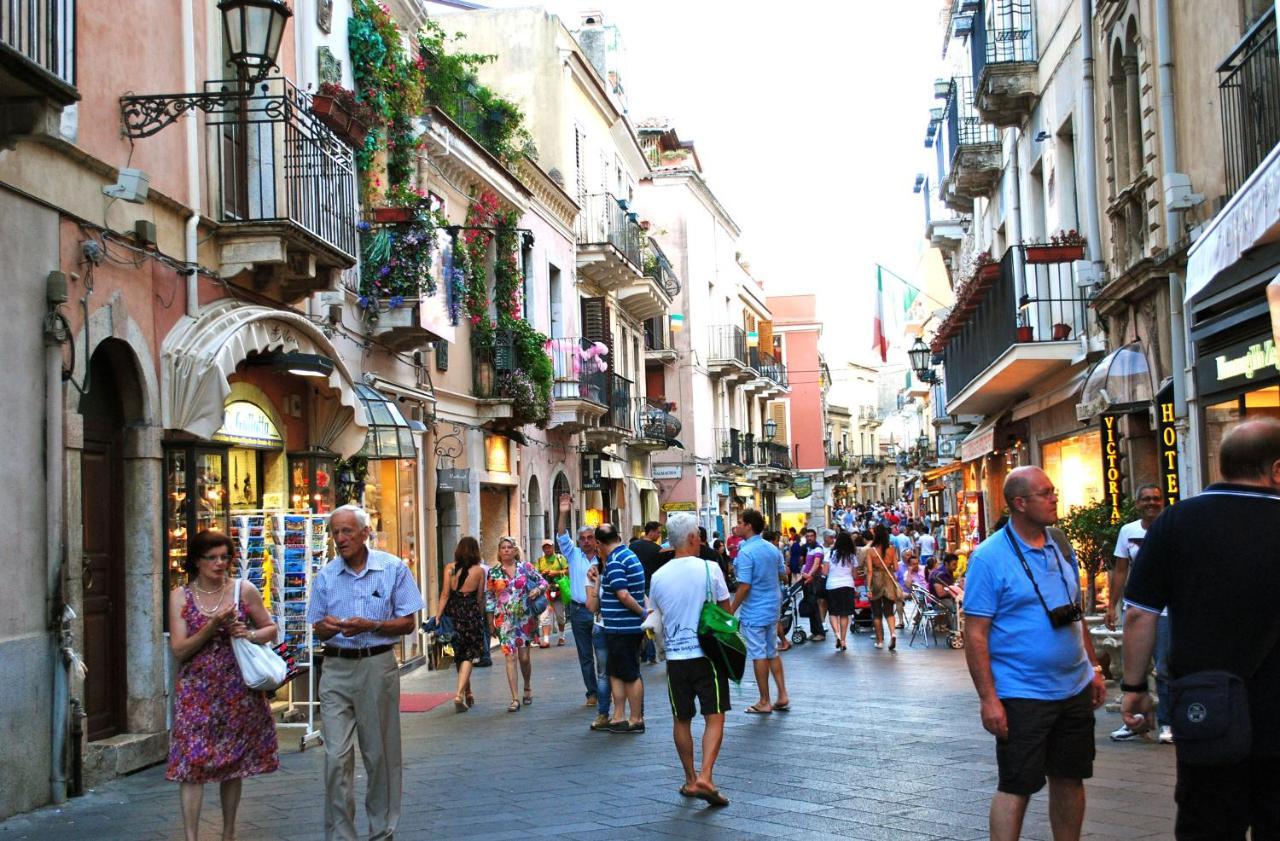 Incantevole E Storico Appartamento In Pieno Centro ตาออร์มินา ภายนอก รูปภาพ